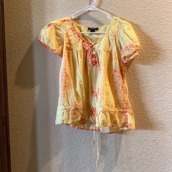 A cute top in the brand fashion fuse - Picture 1 of 2